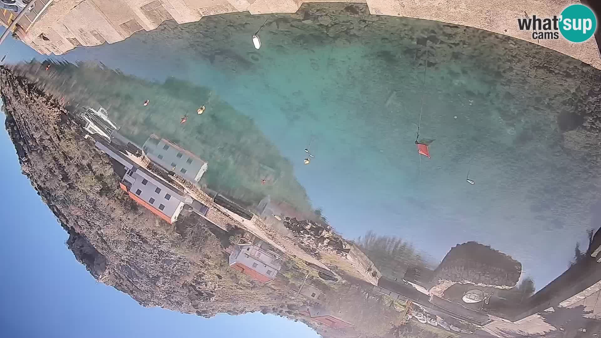 Webcam del puerto de ferris de Prizna – hacia la isla de Pag