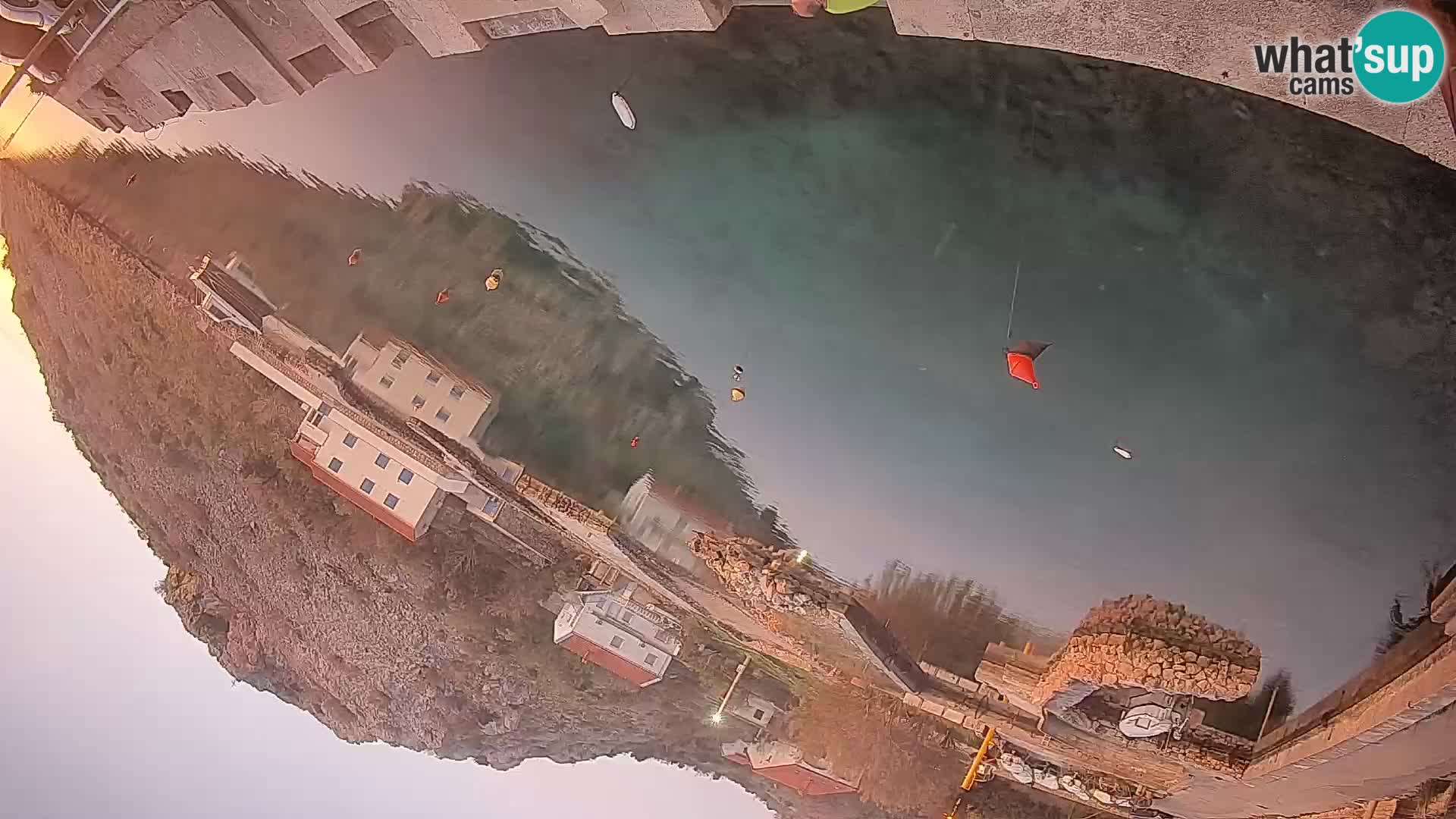 Web kamera trajektna luka Prizna – prema otoku Pag