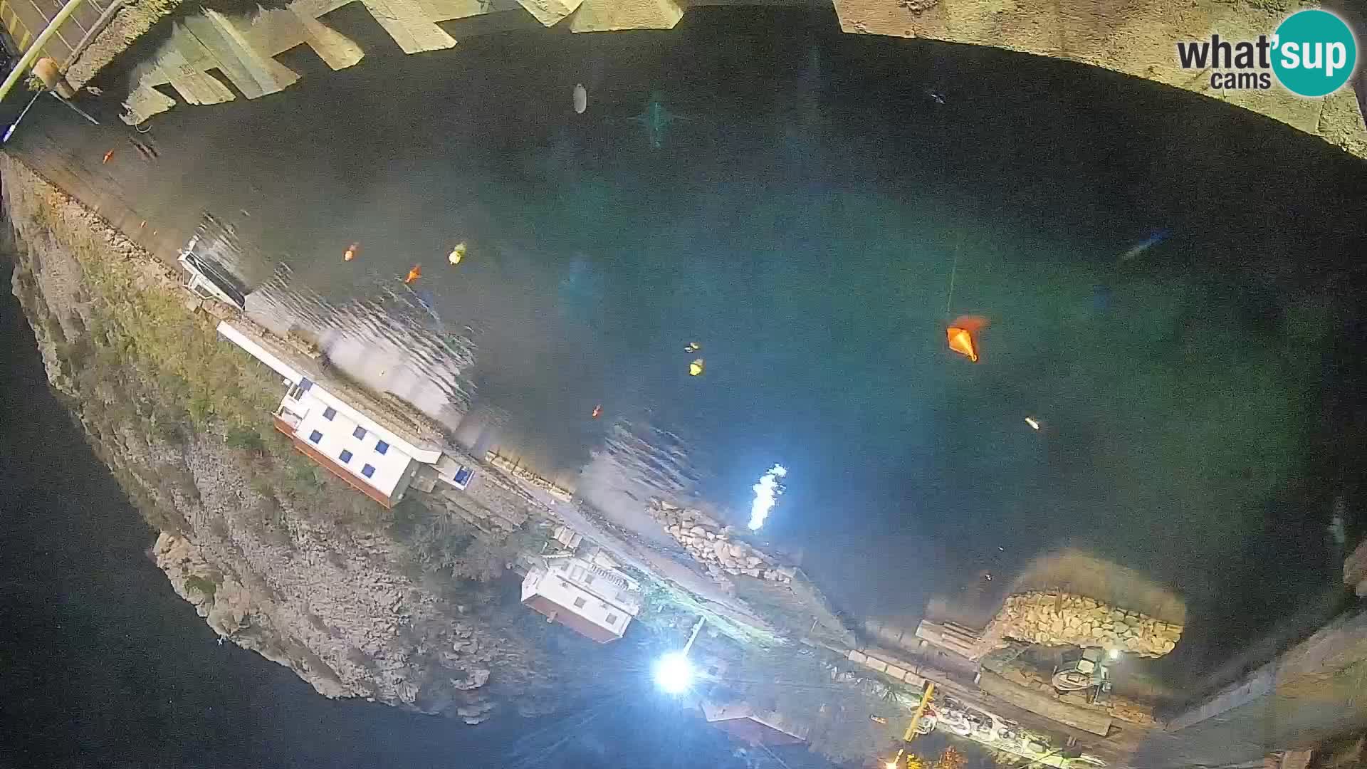 Web kamera trajektna luka Prizna – prema otoku Pag