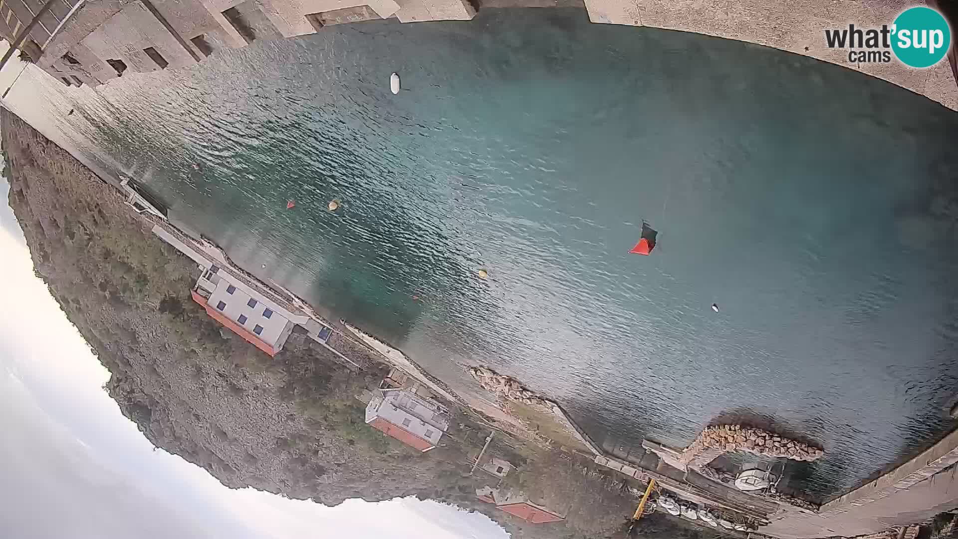 Web kamera trajektna luka Prizna – prema otoku Pag