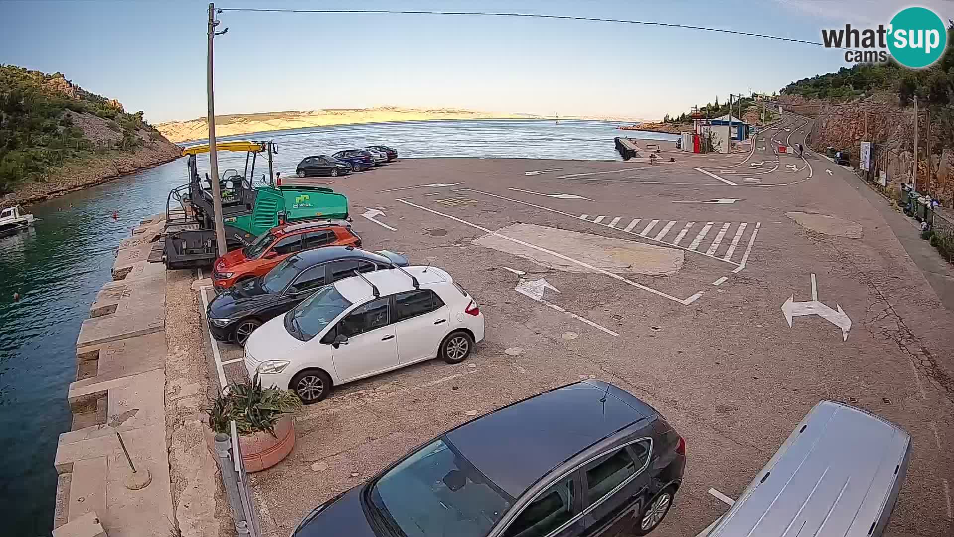 Webcam del puerto de ferris de Prizna – hacia la isla de Pag