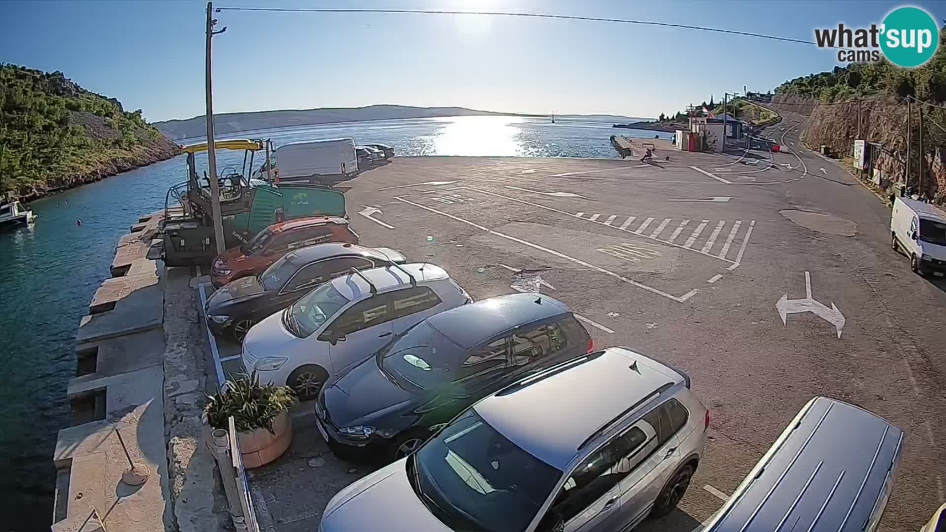Webcam del puerto de ferris de Prizna – hacia la isla de Pag