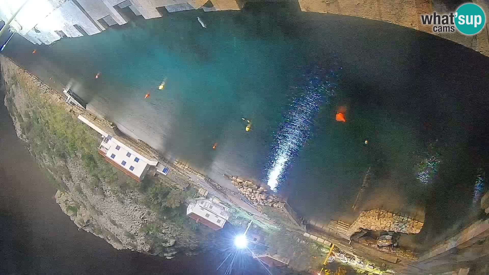 Webcam del puerto de ferris de Prizna – hacia la isla de Pag