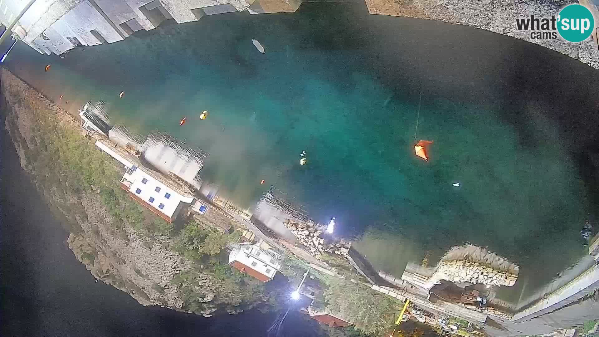 Webcam del puerto de ferris de Prizna – hacia la isla de Pag
