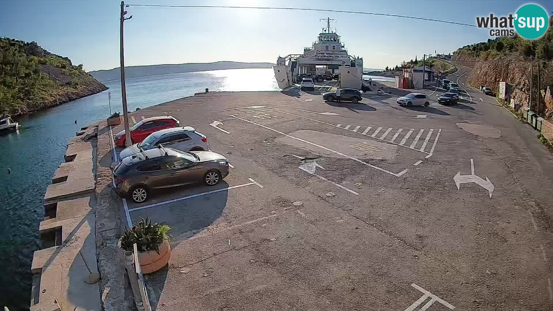 Webcam del puerto de ferris de Prizna – hacia la isla de Pag