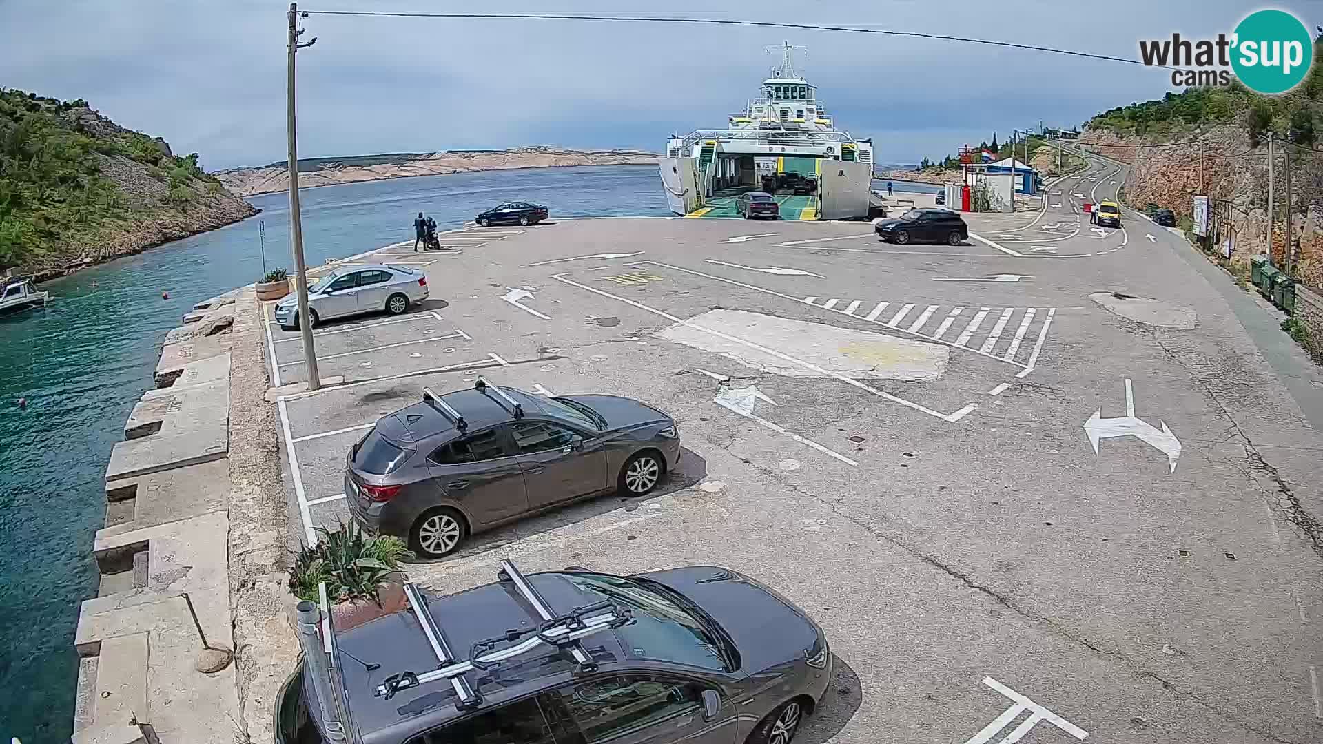 Spletna kamera trajektno pristanišče Prizna – proti otoku Pag