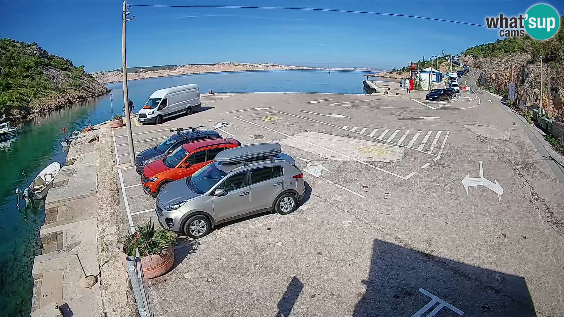 Spletna kamera trajektno pristanišče Prizna – proti otoku Pag