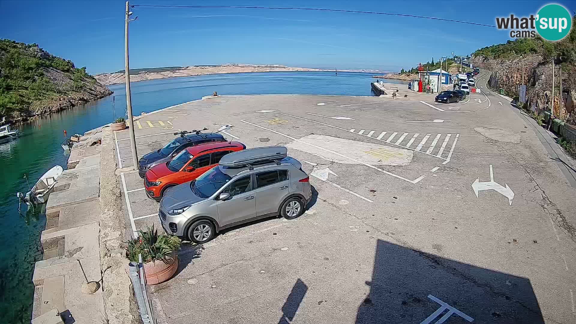 Spletna kamera trajektno pristanišče Prizna – proti otoku Pag