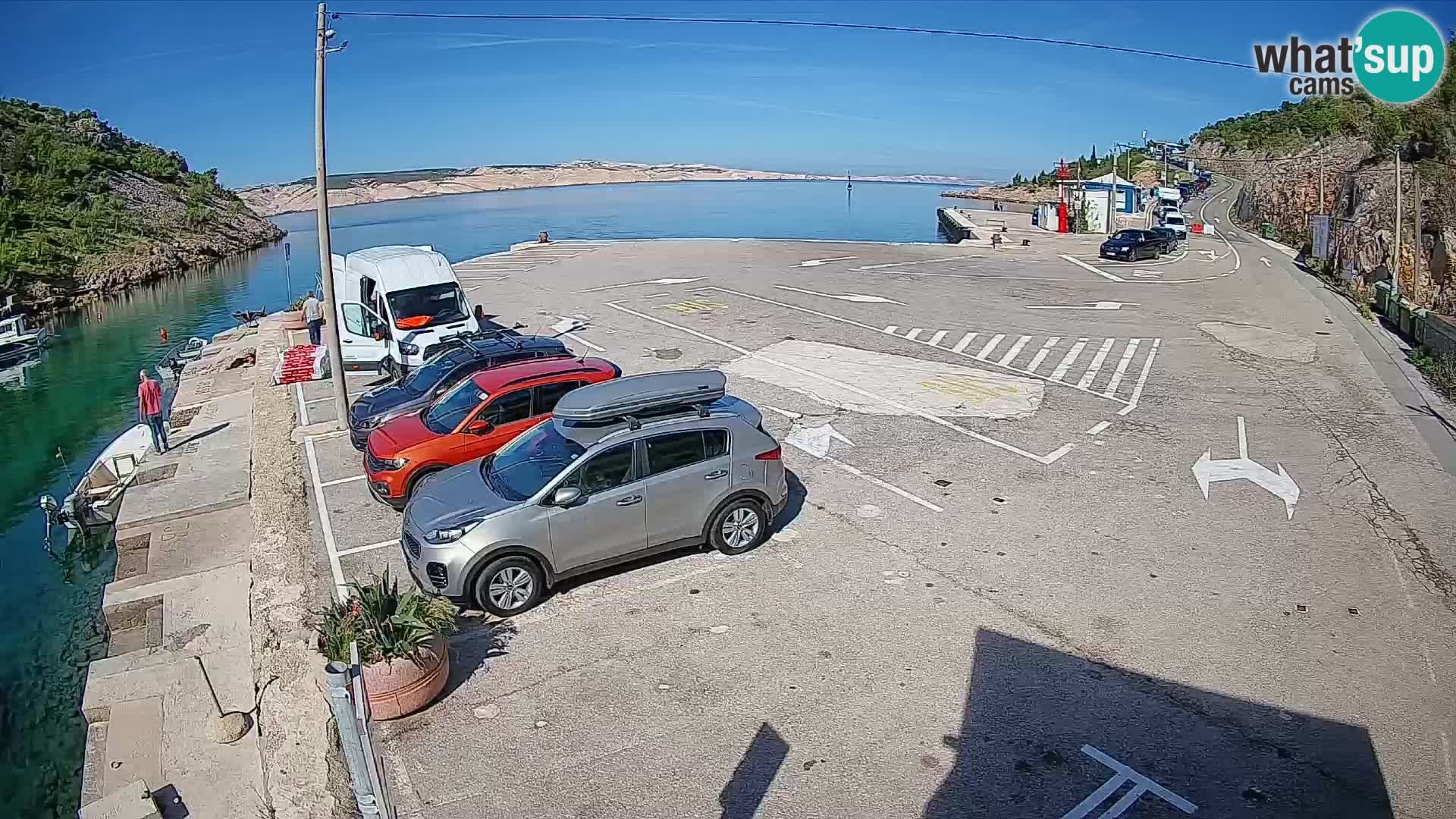 Spletna kamera trajektno pristanišče Prizna – proti otoku Pag