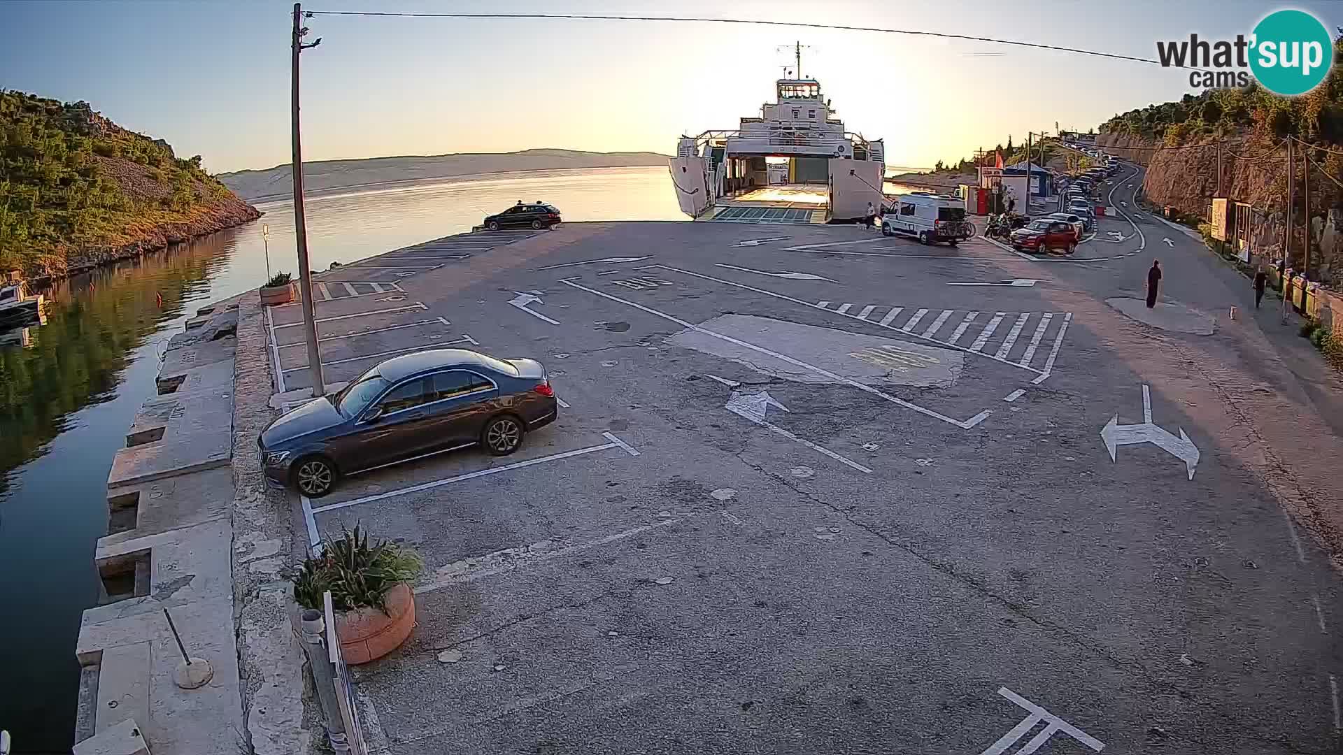 Web kamera trajektna luka Prizna – prema otoku Pag