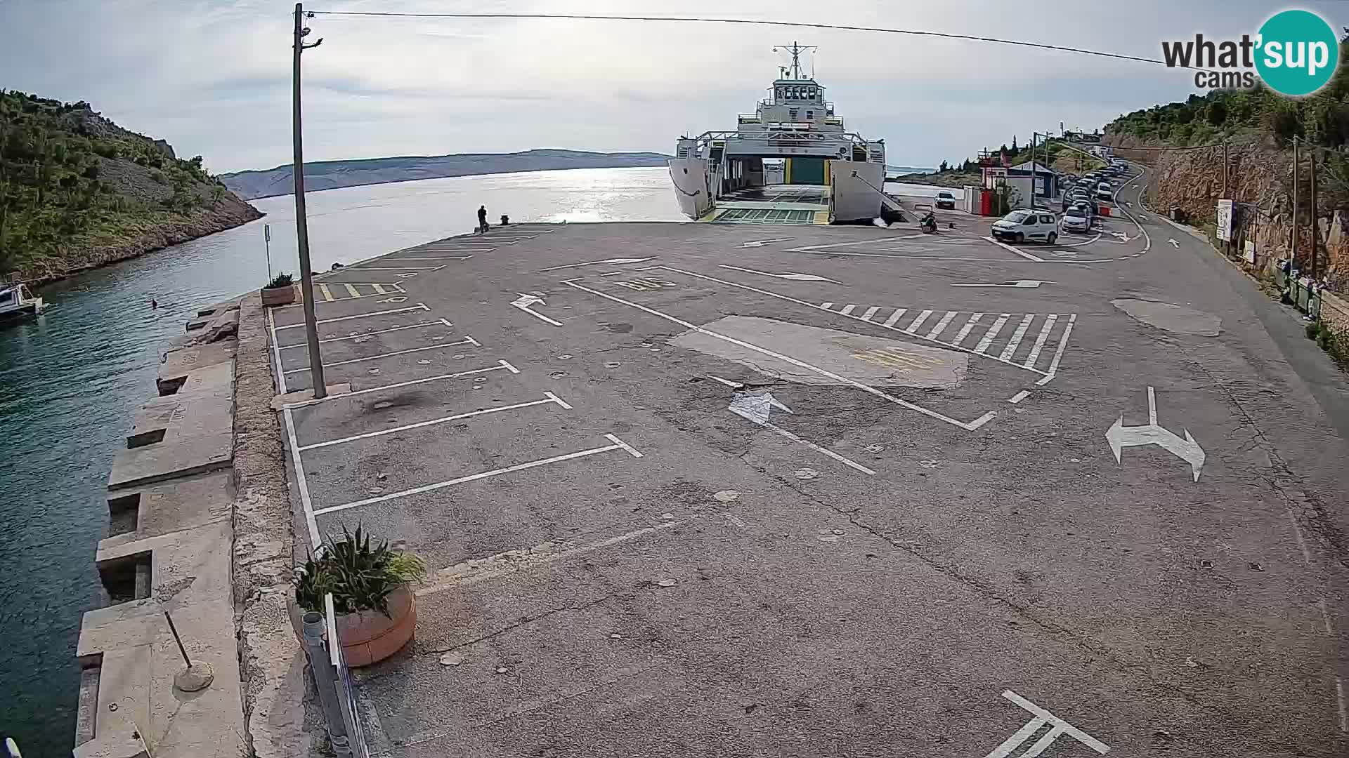 Webcam del puerto de ferris de Prizna – hacia la isla de Pag