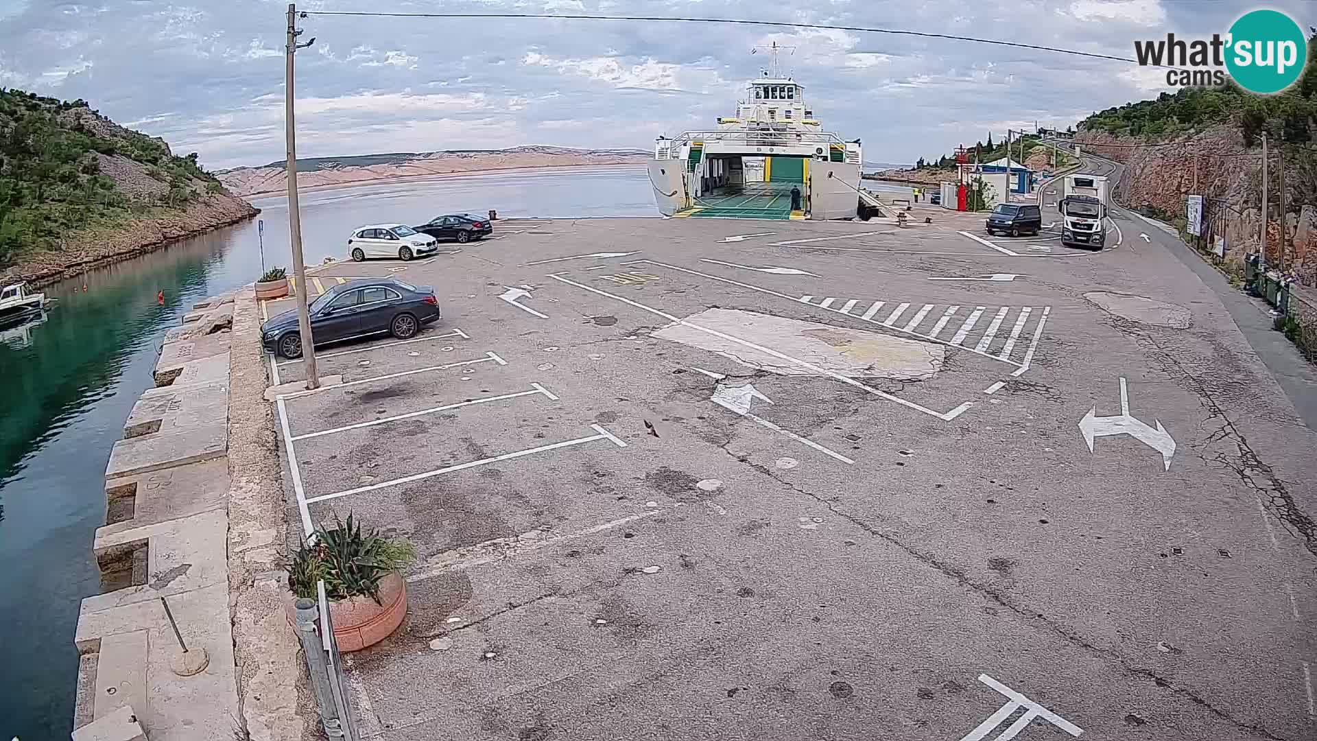 Webcam del puerto de ferris de Prizna – hacia la isla de Pag