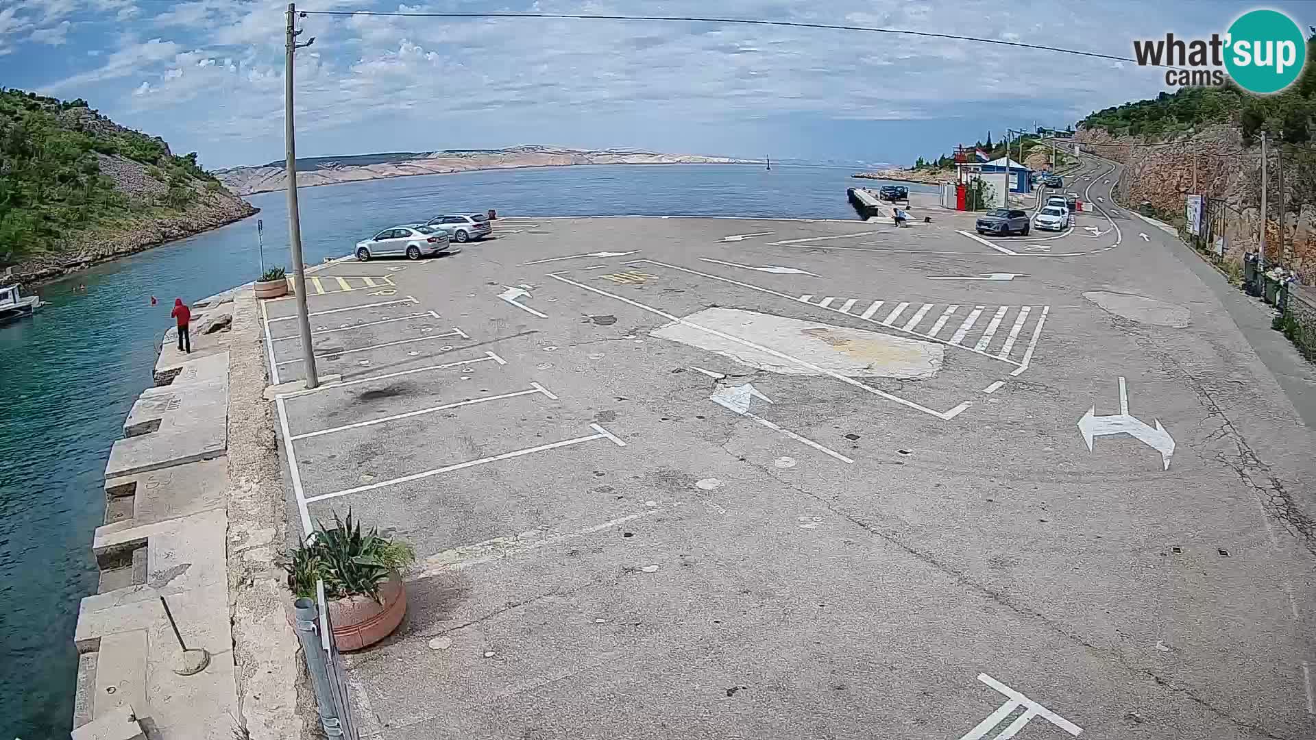 Spletna kamera trajektno pristanišče Prizna – proti otoku Pag