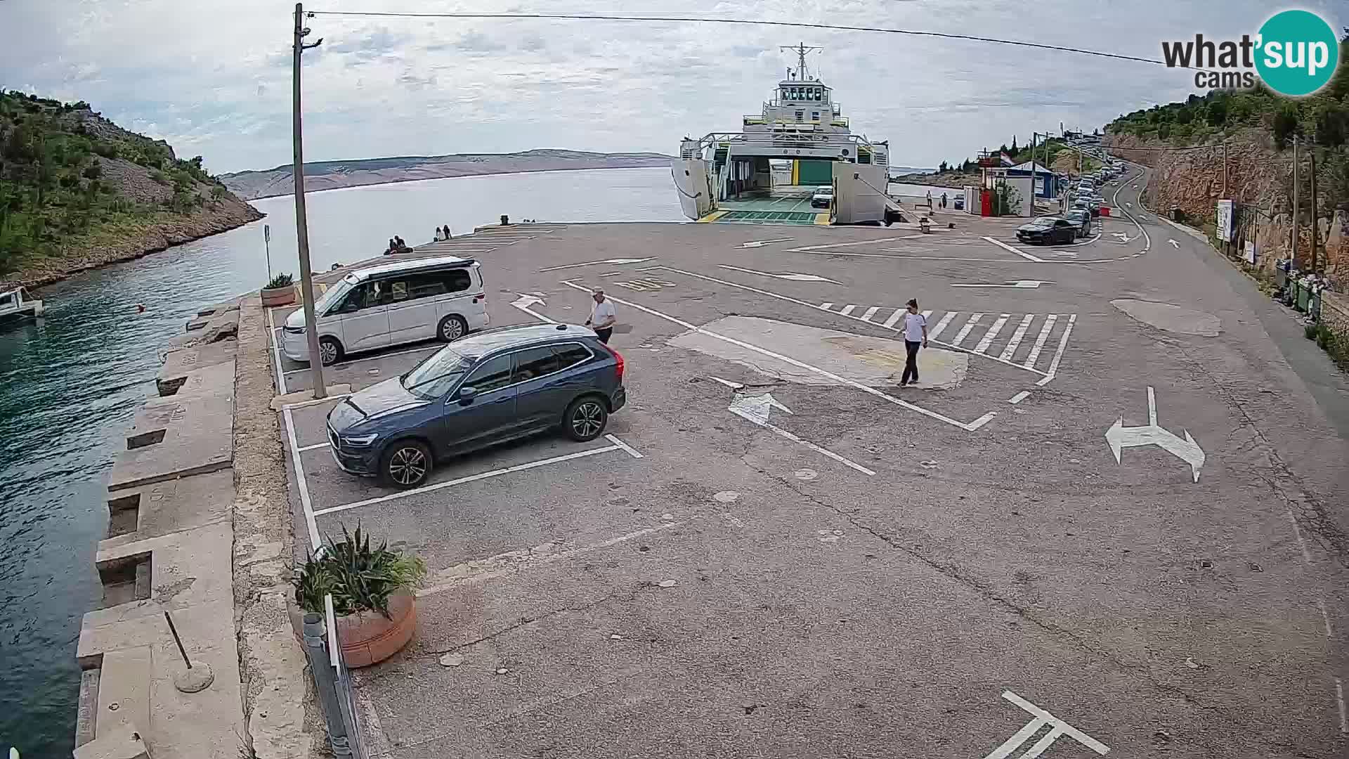 Spletna kamera trajektno pristanišče Prizna – proti otoku Pag
