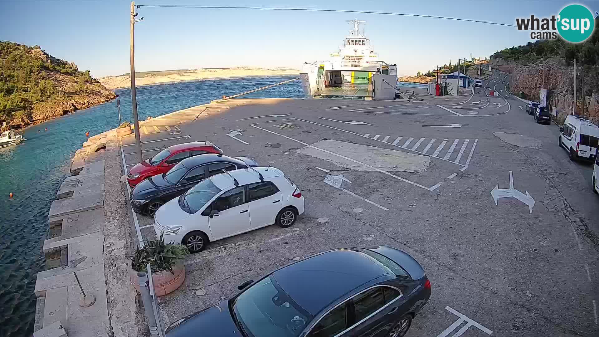 Webcam del puerto de ferris de Prizna – hacia la isla de Pag