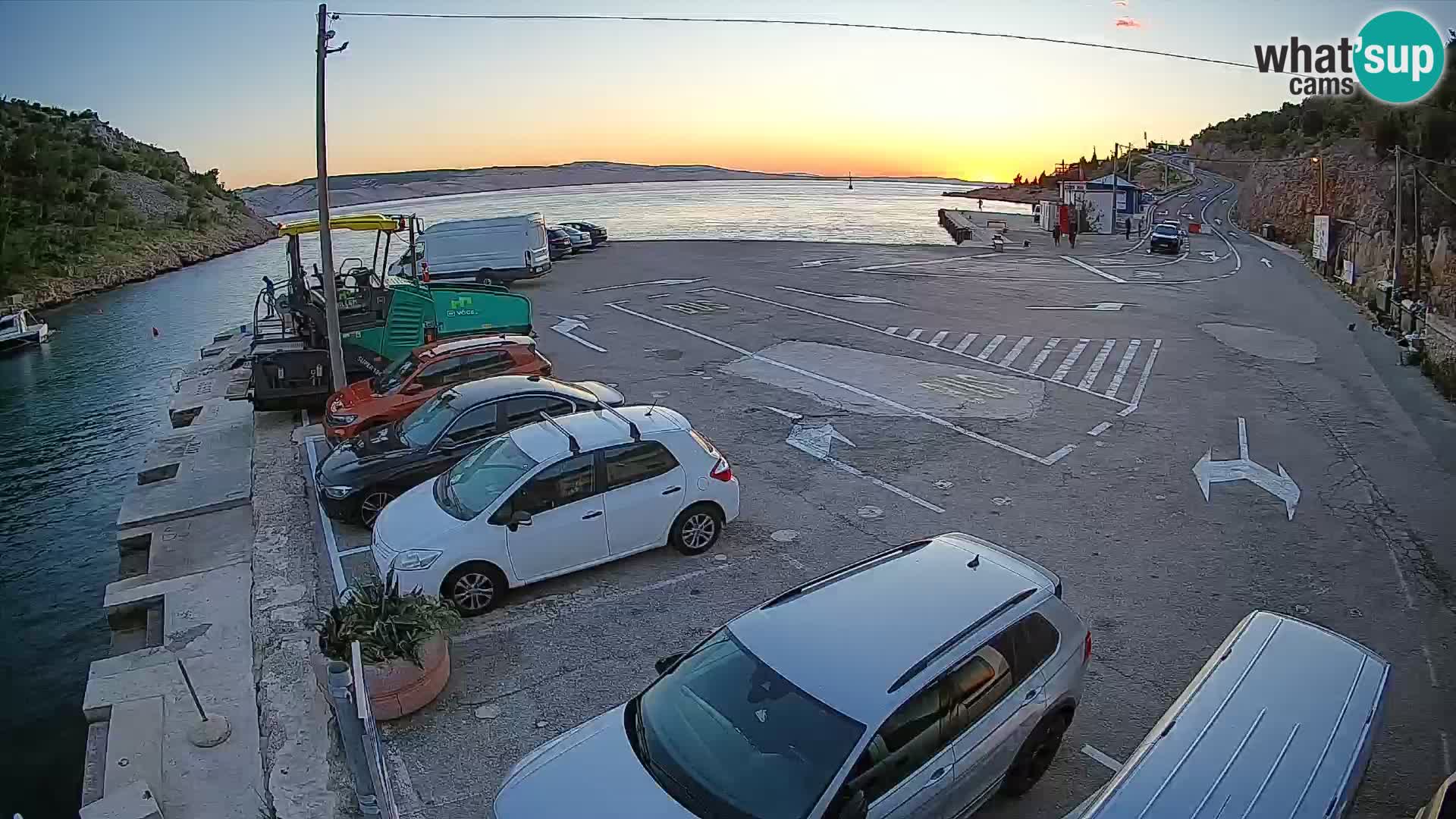 Webcam del puerto de ferris de Prizna – hacia la isla de Pag