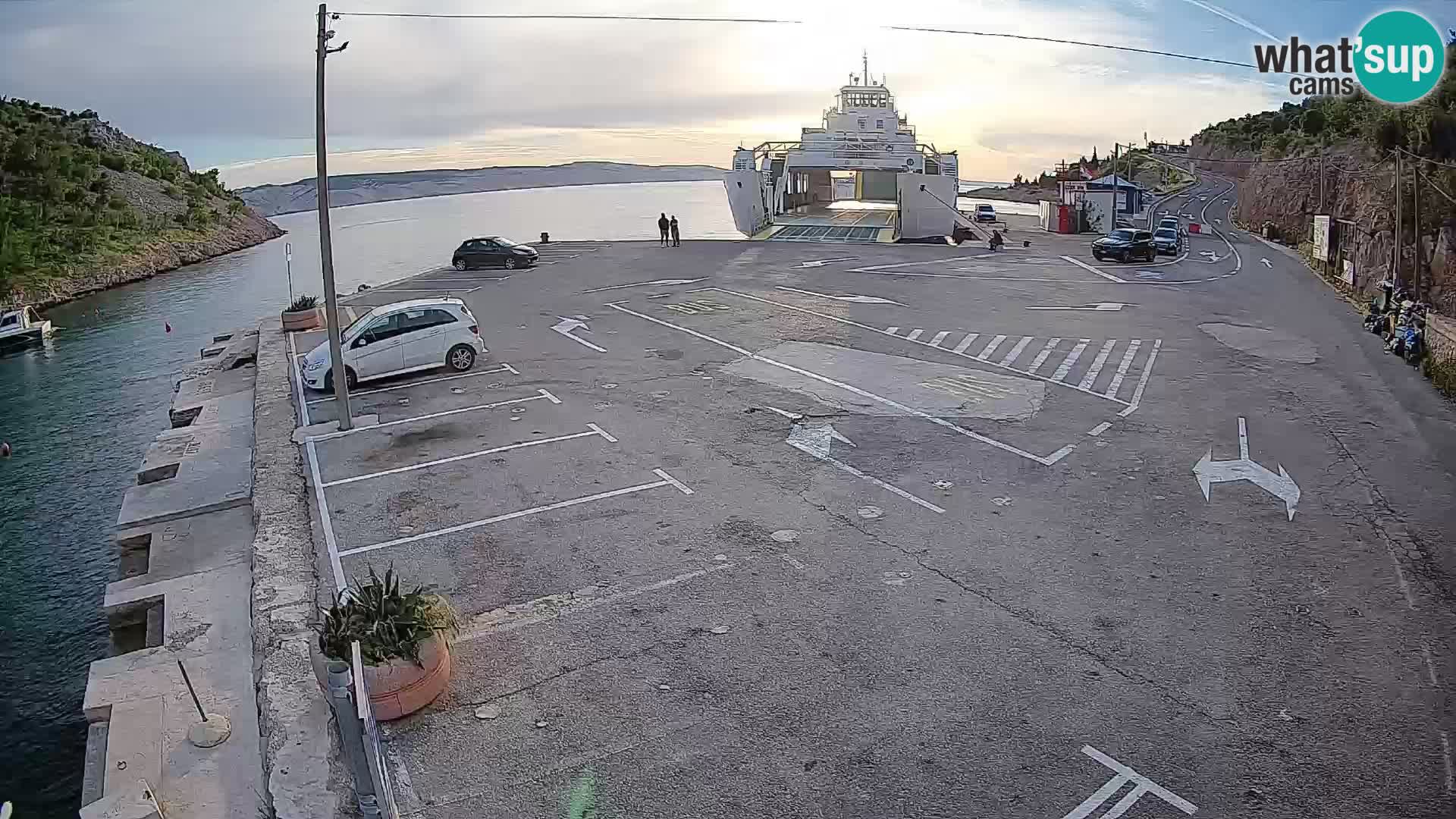 Webcam del puerto de ferris de Prizna – hacia la isla de Pag