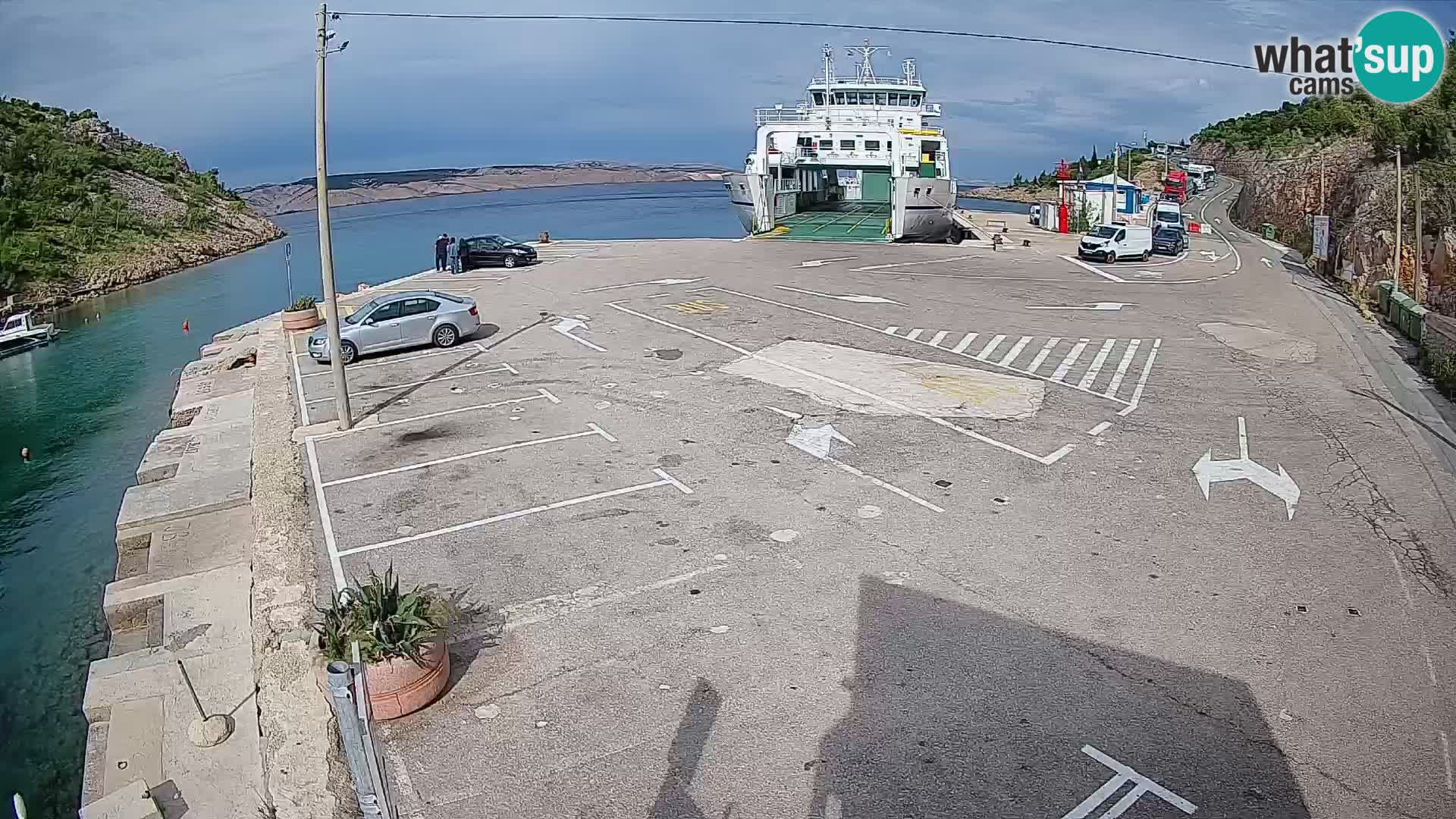 Webcam del puerto de ferris de Prizna – hacia la isla de Pag