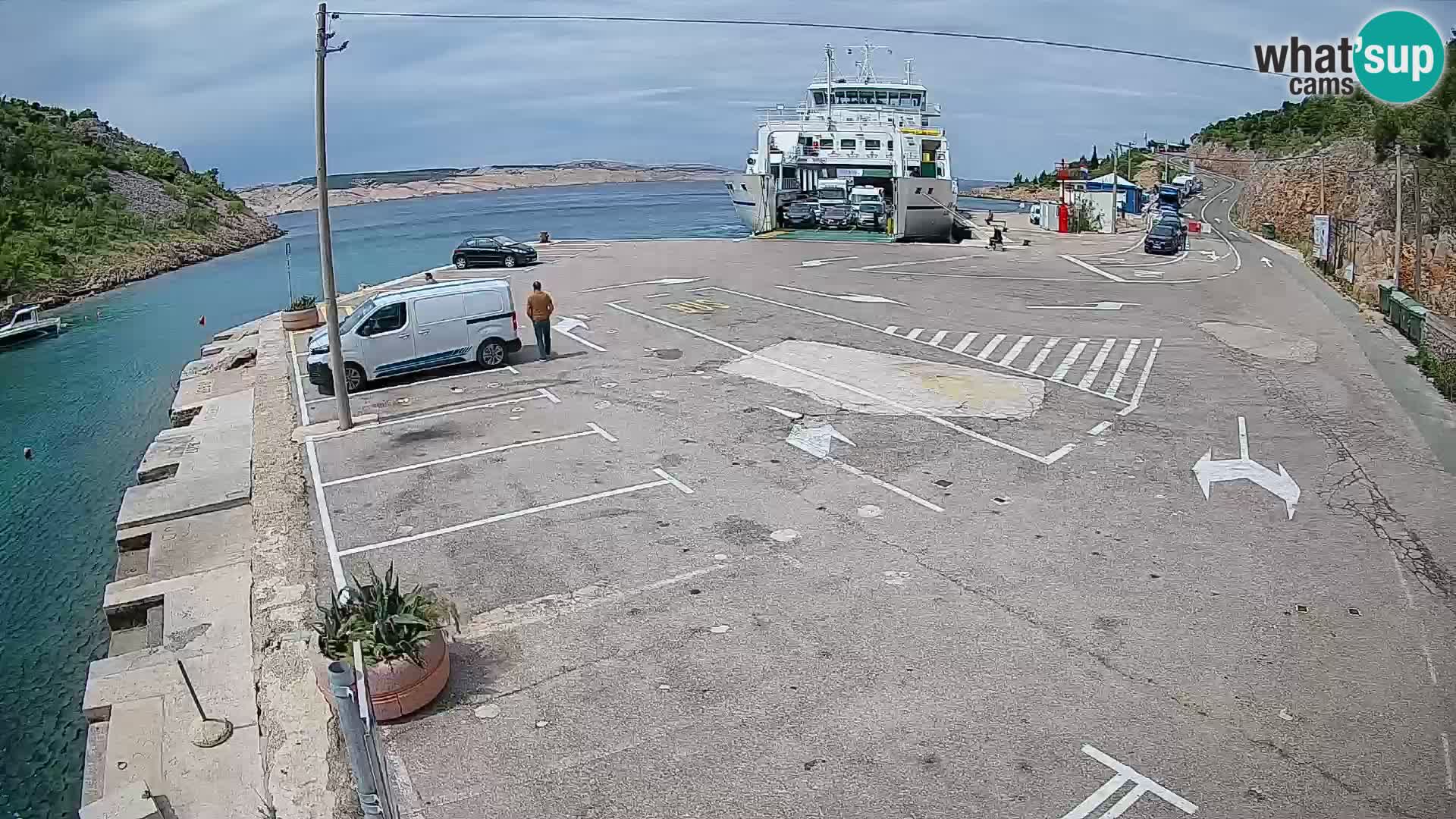 Webcam del puerto de ferris de Prizna – hacia la isla de Pag