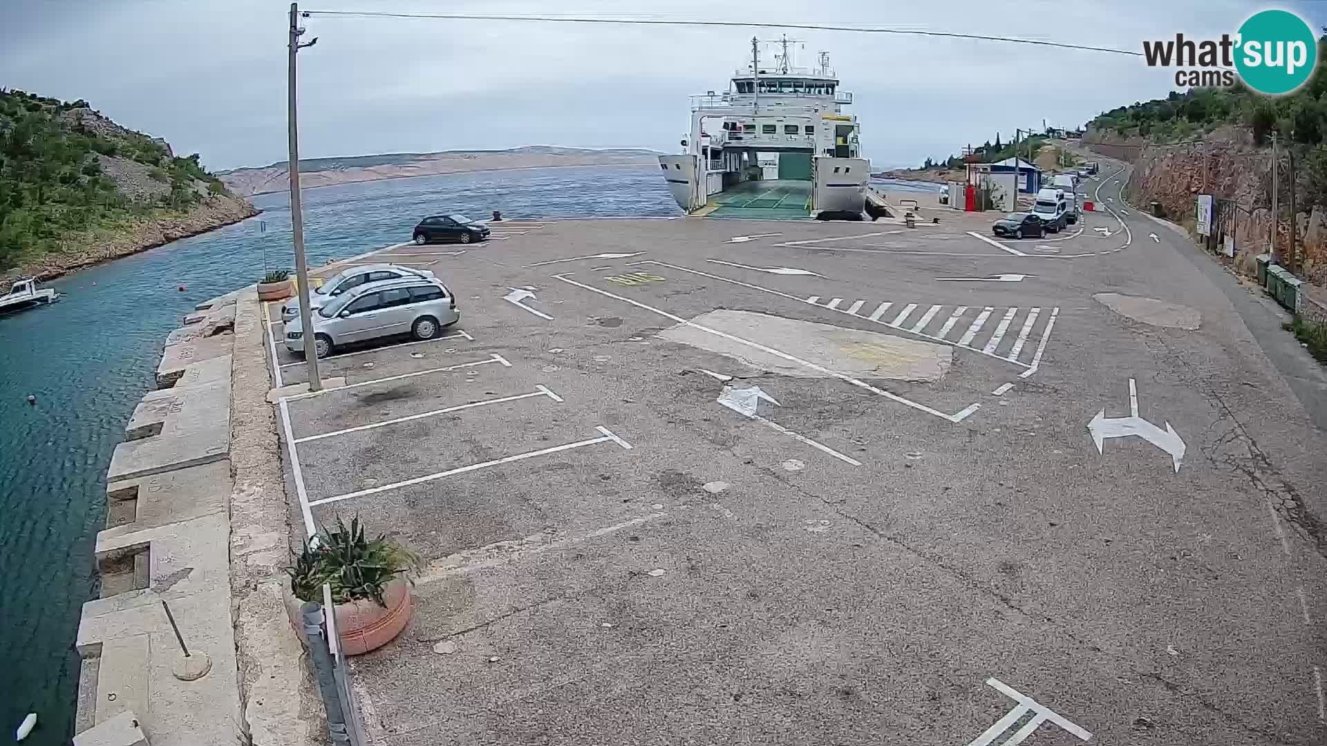 Webcam del puerto de ferris de Prizna – hacia la isla de Pag