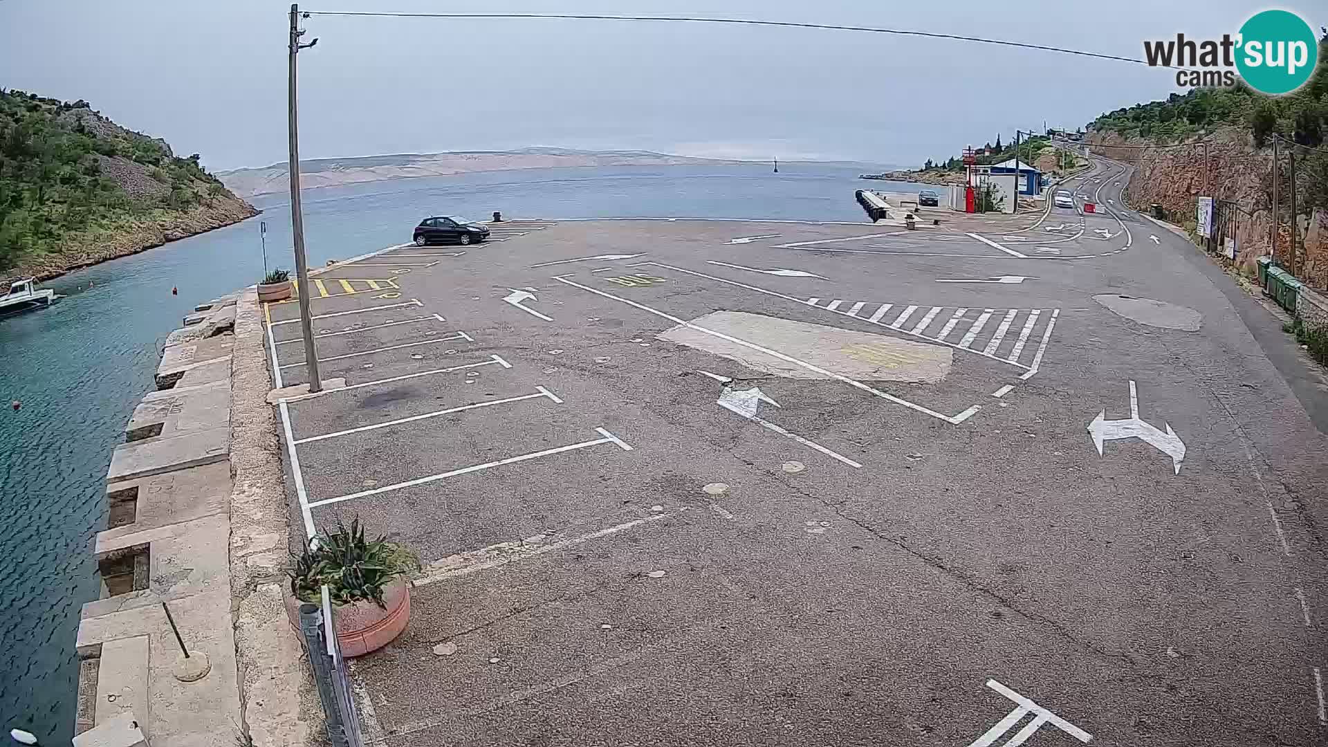 Spletna kamera trajektno pristanišče Prizna – proti otoku Pag