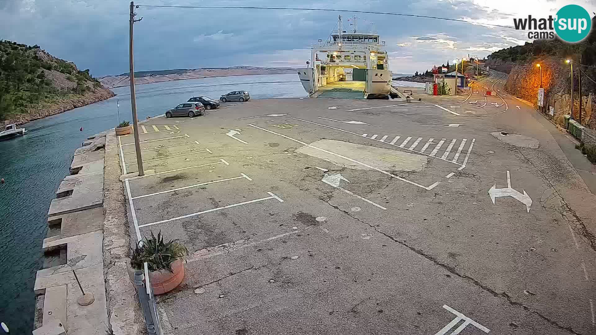 Webcam del puerto de ferris de Prizna – hacia la isla de Pag