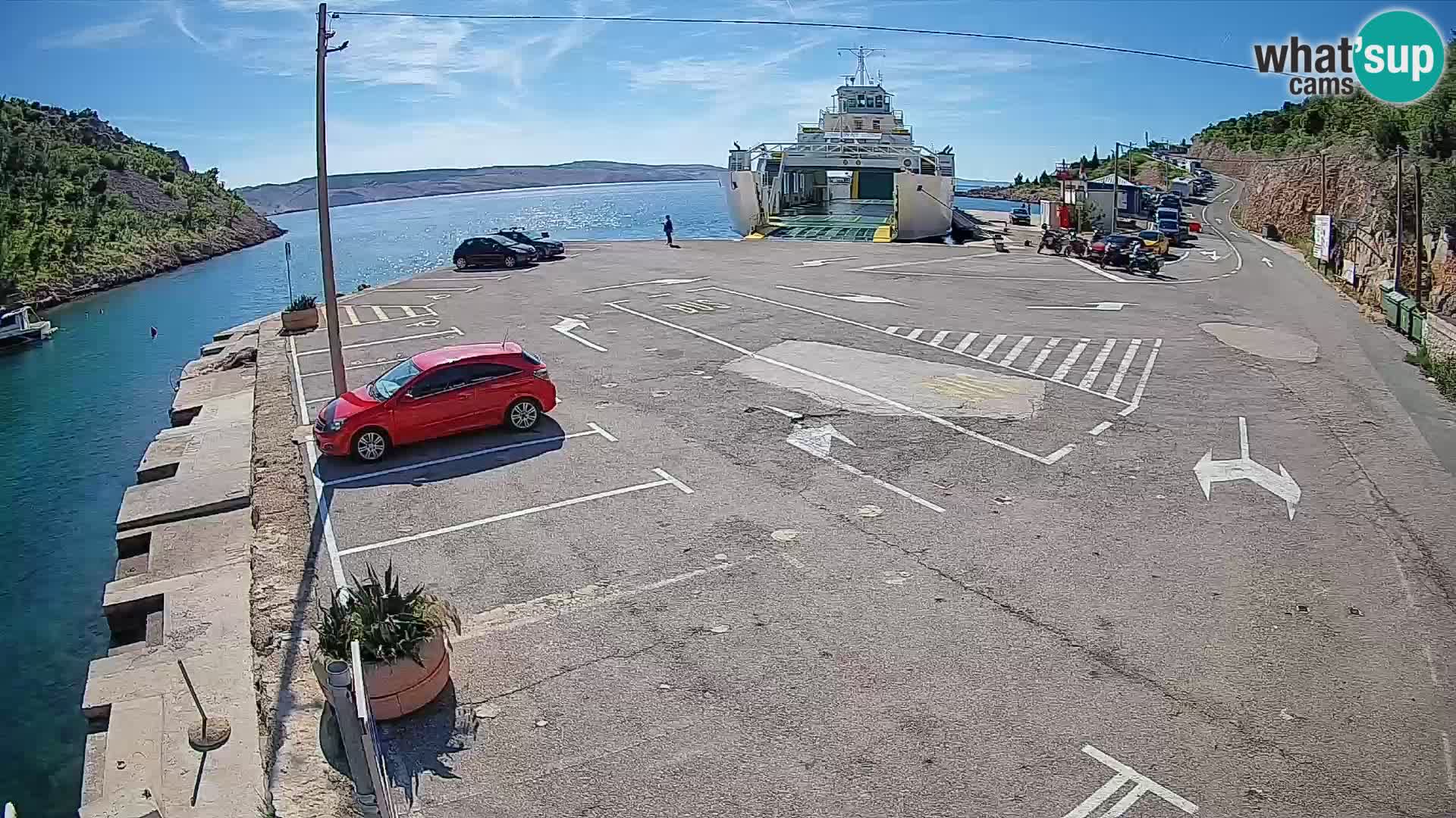 Spletna kamera trajektno pristanišče Prizna – proti otoku Pag