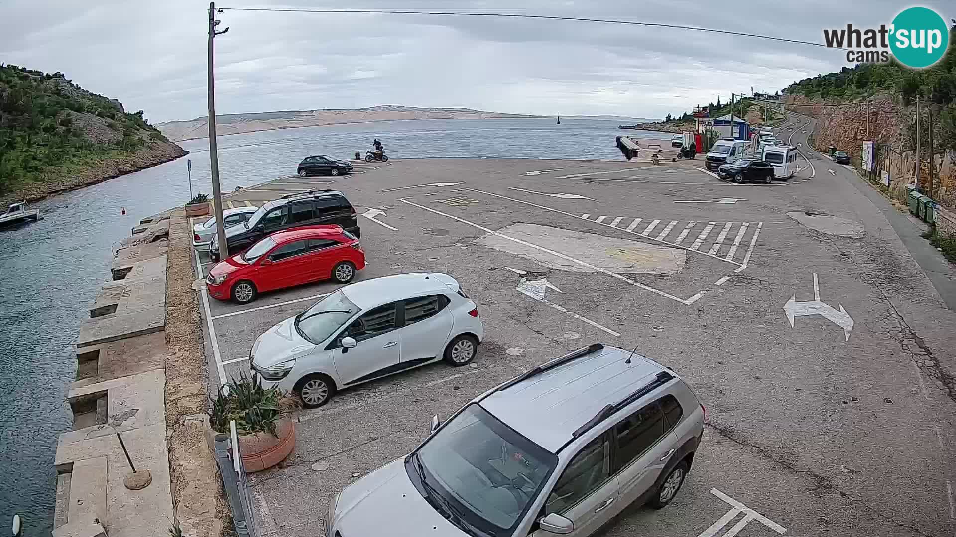 Webcam del puerto de ferris de Prizna – hacia la isla de Pag
