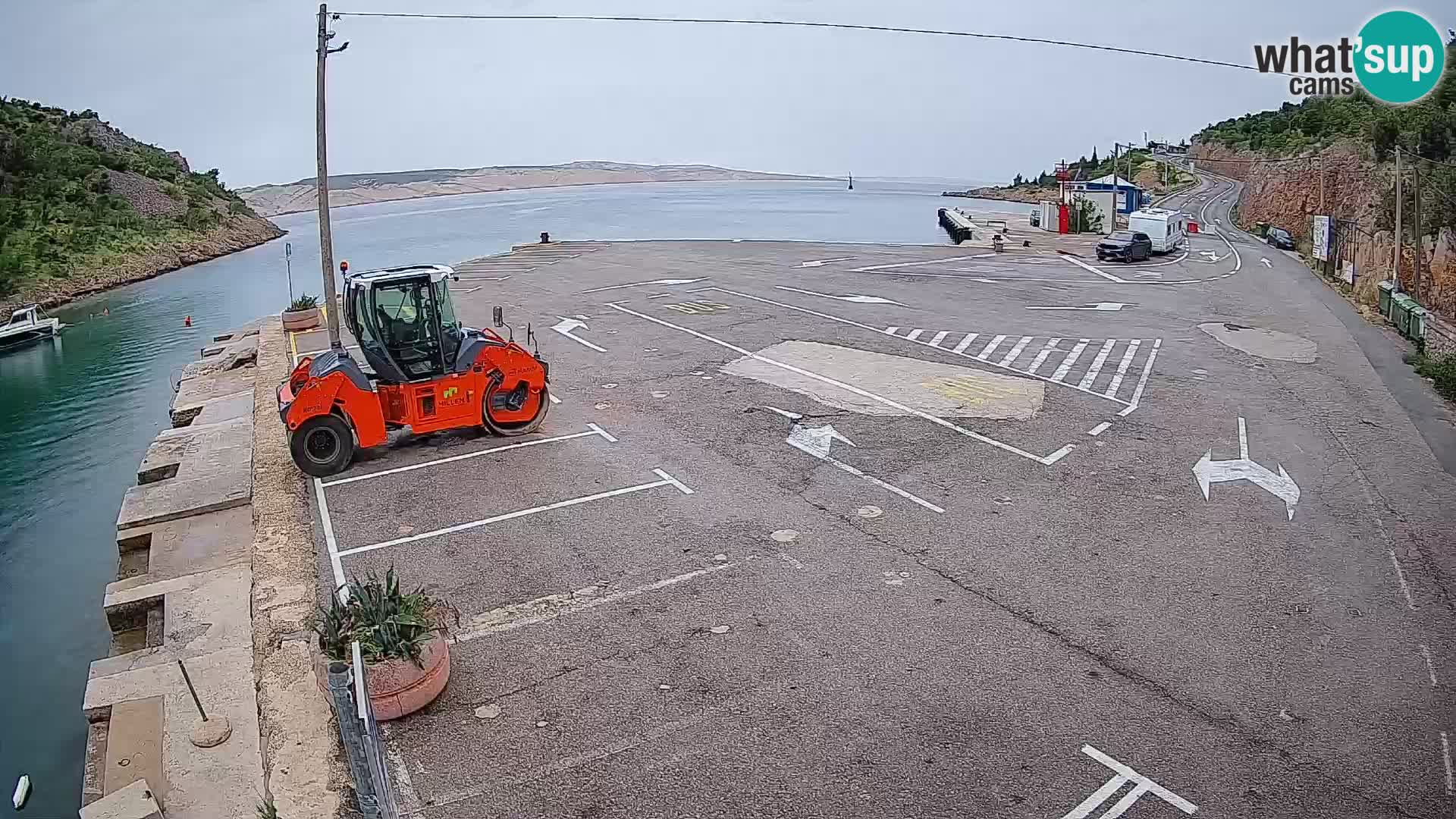 Webcam del puerto de ferris de Prizna – hacia la isla de Pag