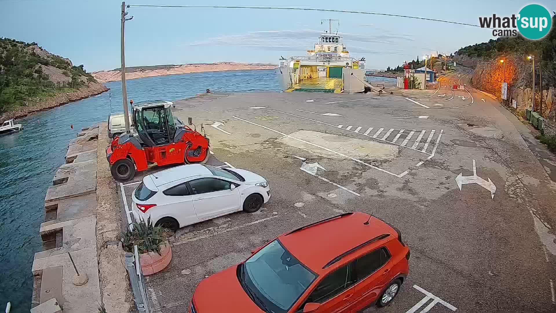 Webcam del puerto de ferris de Prizna – hacia la isla de Pag