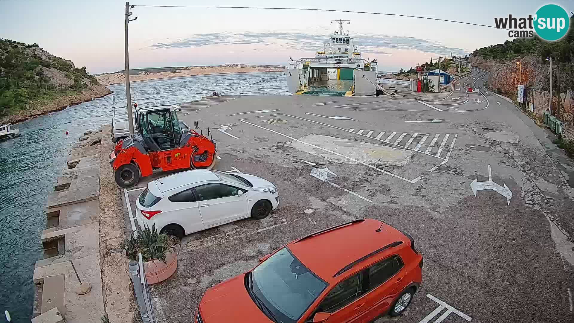 Web kamera trajektna luka Prizna – prema otoku Pag
