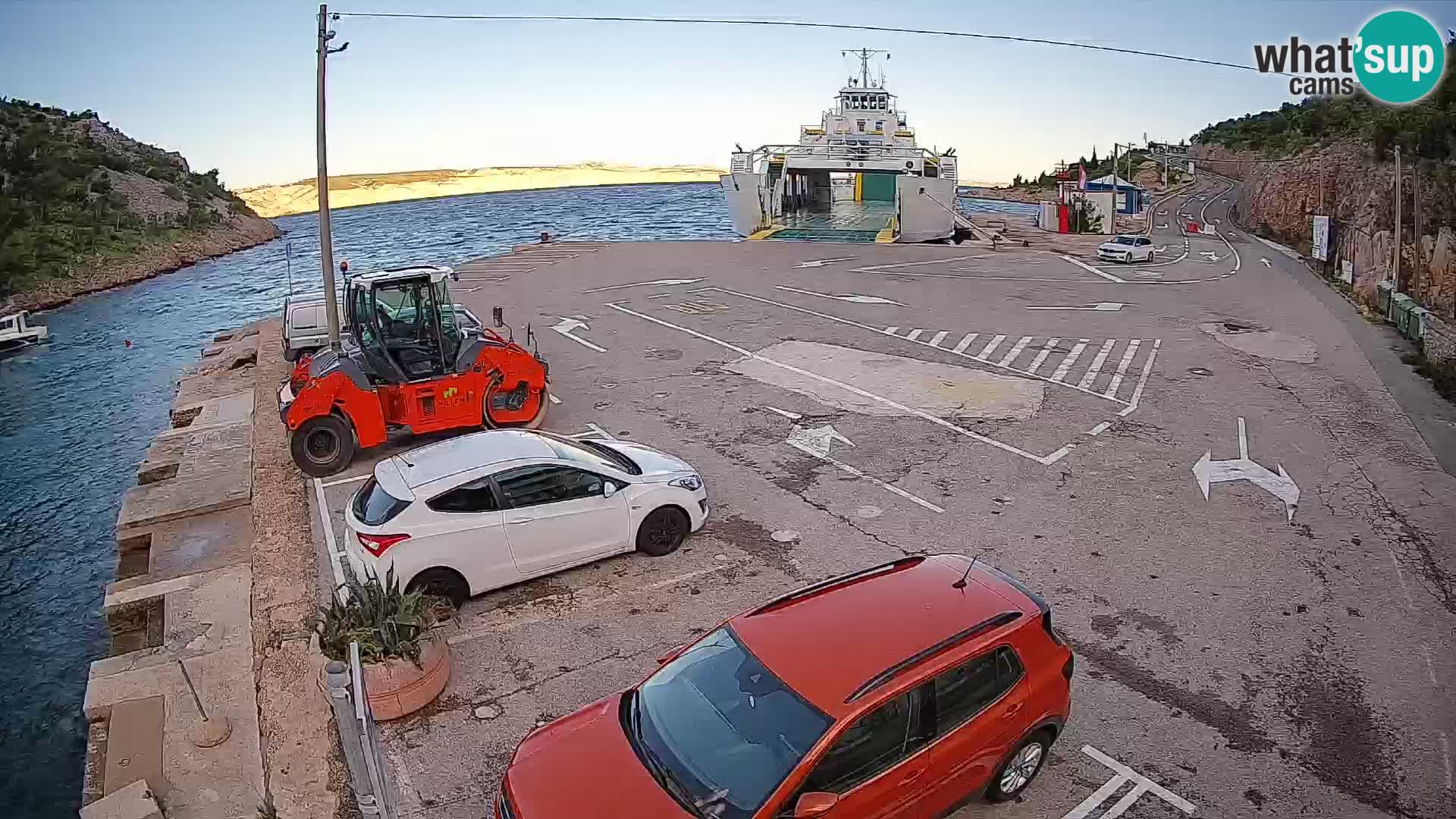 Webcam del puerto de ferris de Prizna – hacia la isla de Pag