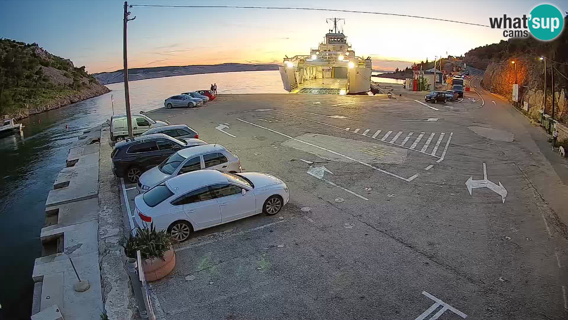 Webcam del puerto de ferris de Prizna – hacia la isla de Pag