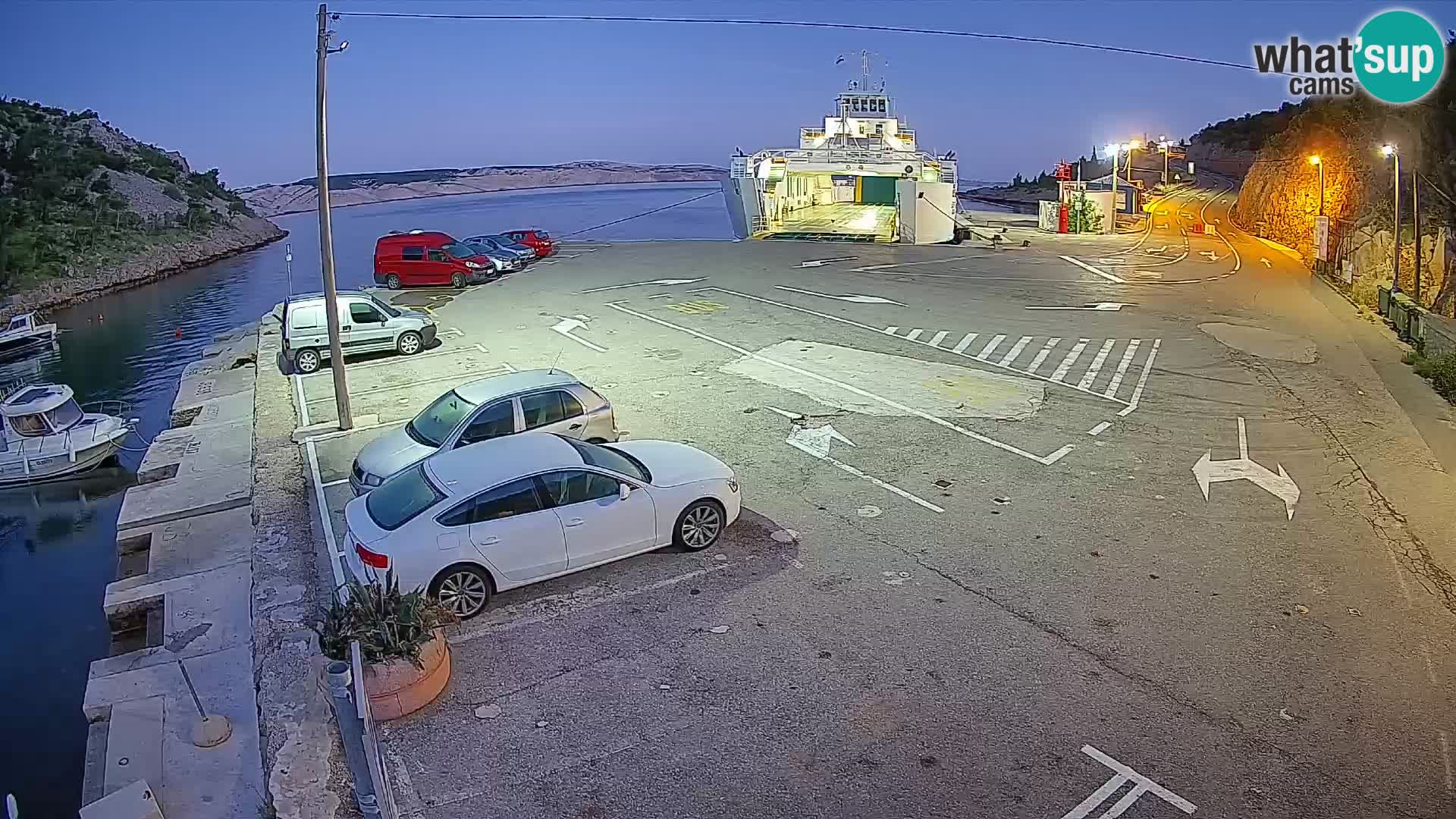 Webcam del puerto de ferris de Prizna – hacia la isla de Pag