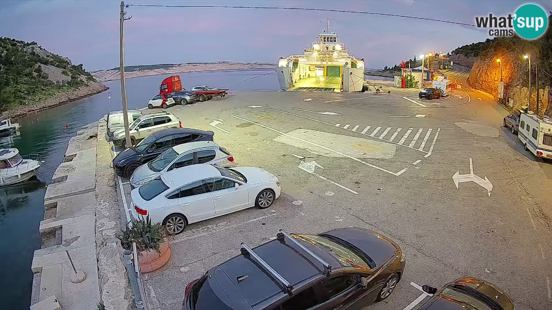 Webcam del puerto de ferris de Prizna – hacia la isla de Pag
