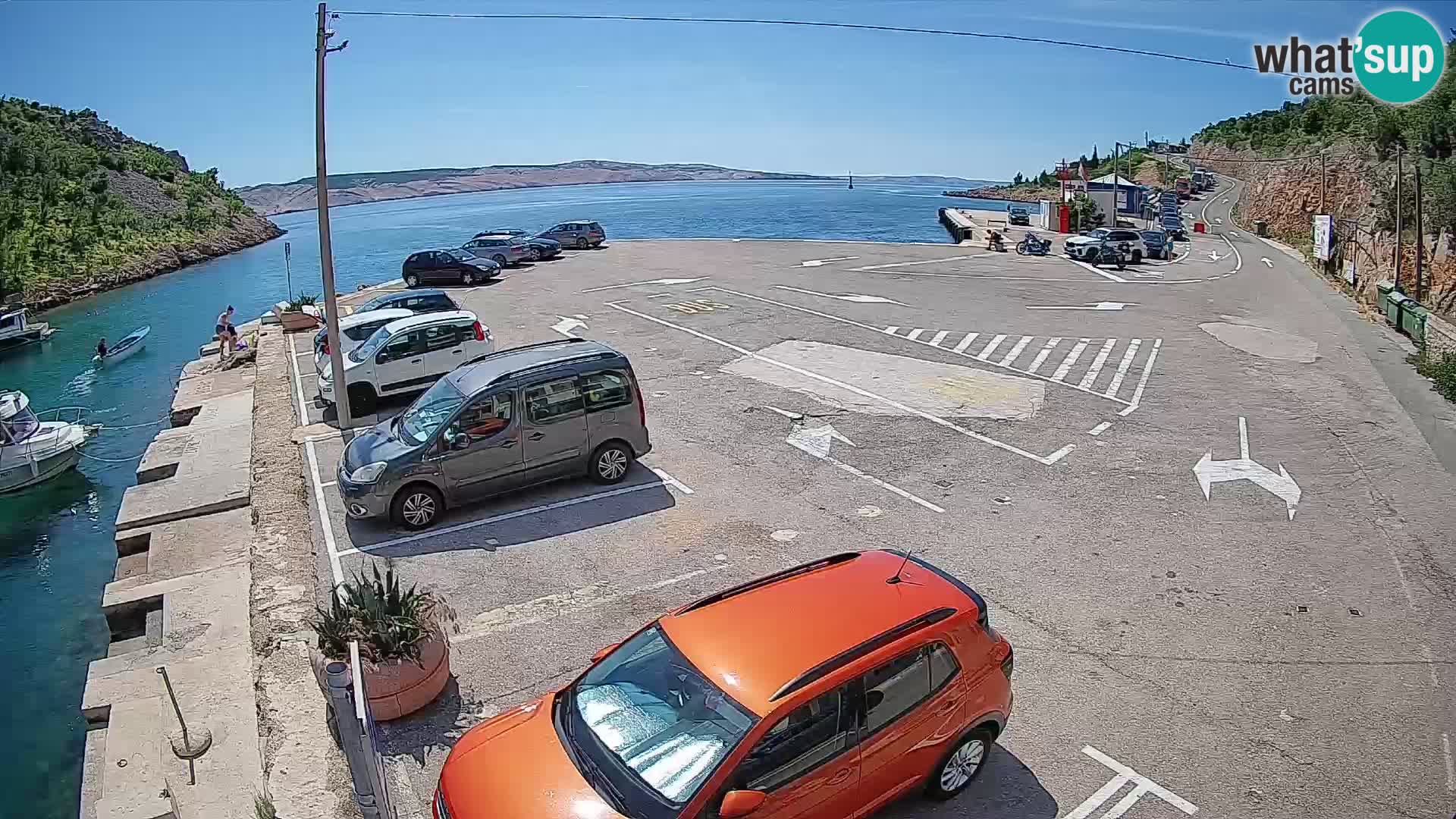 Spletna kamera trajektno pristanišče Prizna – proti otoku Pag