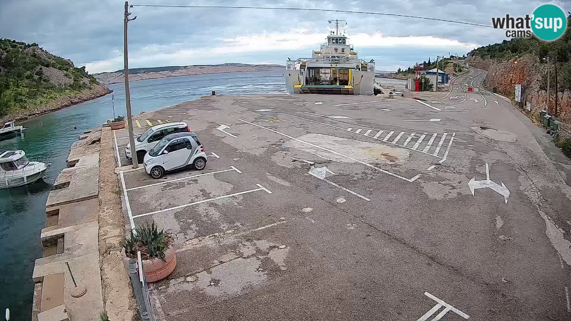 Webcam del puerto de ferris de Prizna – hacia la isla de Pag