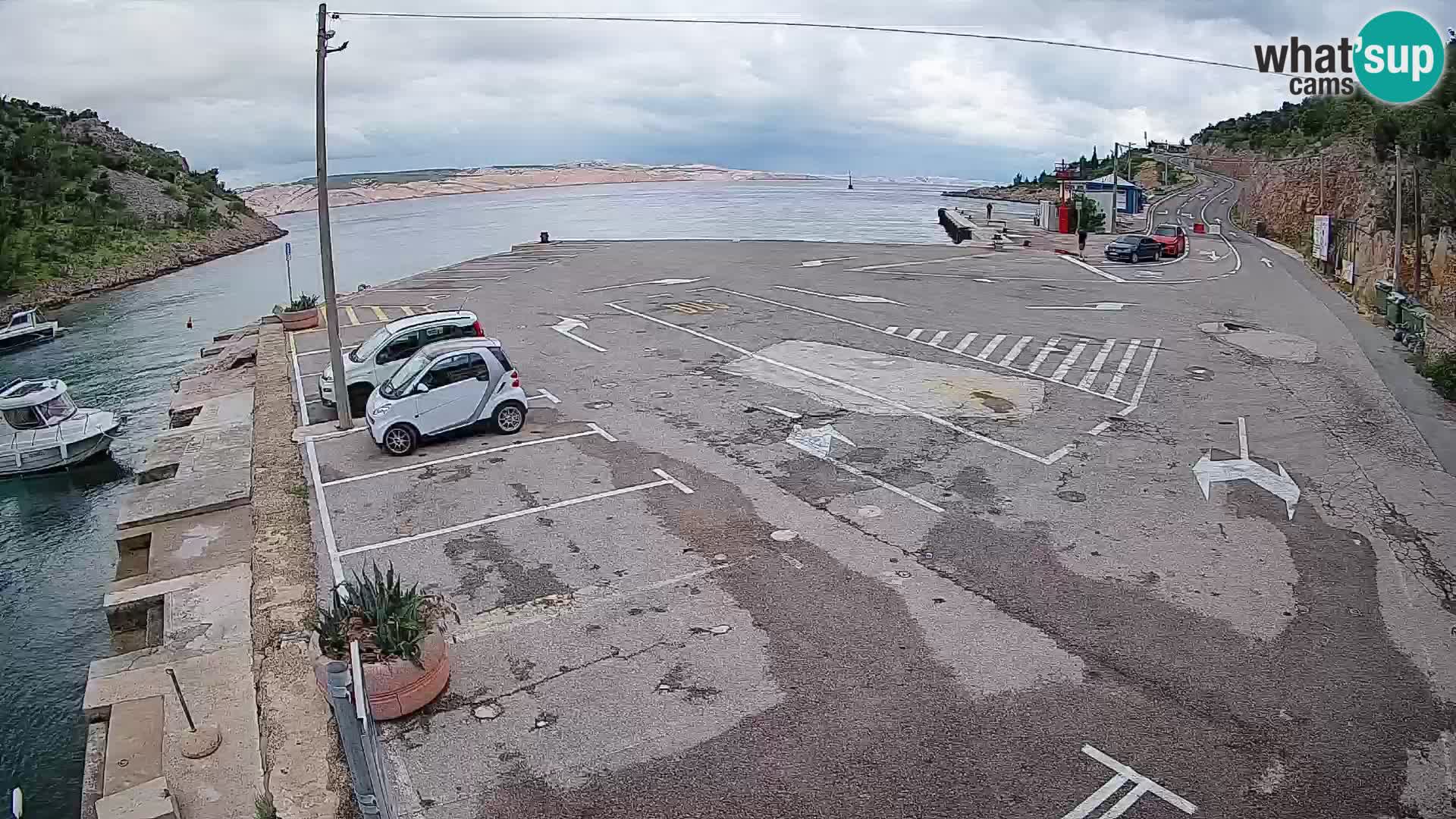 Spletna kamera trajektno pristanišče Prizna – proti otoku Pag