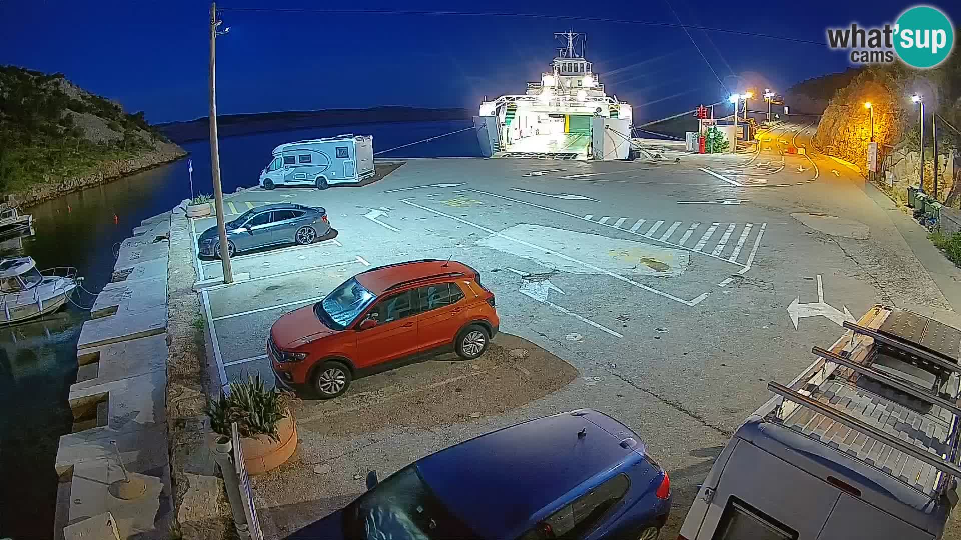 Webcam del puerto de ferris de Prizna – hacia la isla de Pag