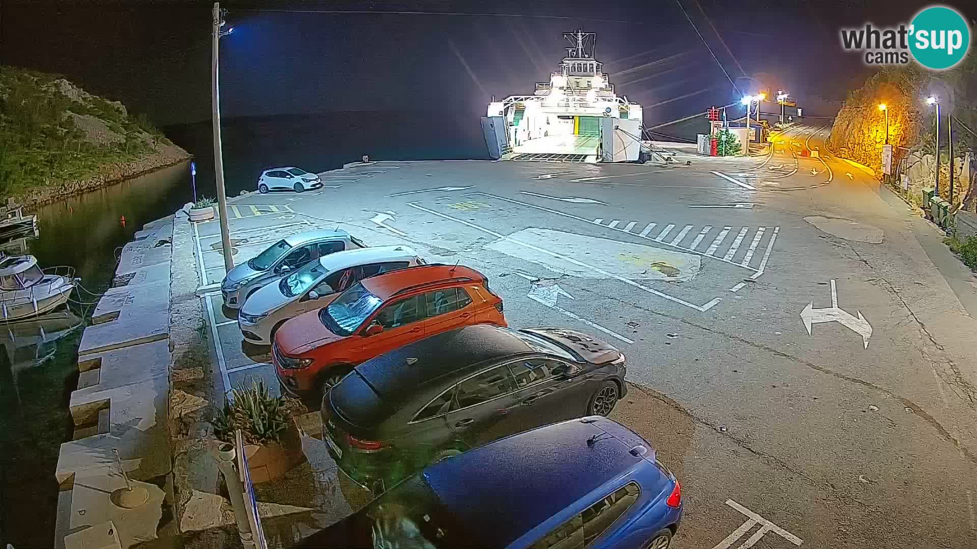 Spletna kamera trajektno pristanišče Prizna – proti otoku Pag