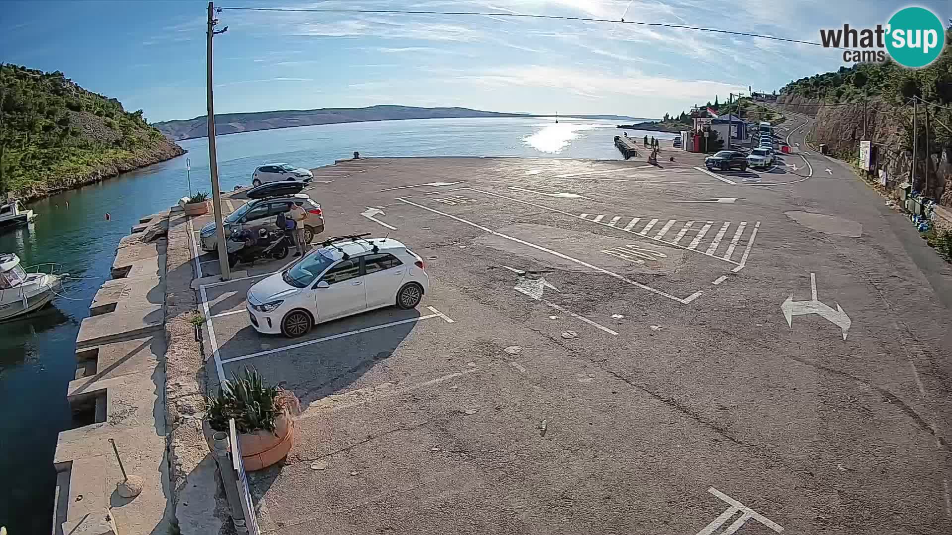 Webcam del puerto de ferris de Prizna – hacia la isla de Pag