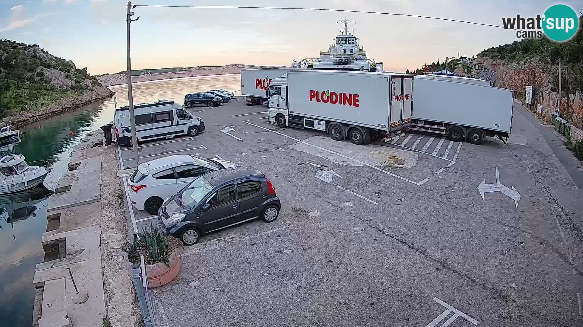 Webcam del puerto de ferris de Prizna – hacia la isla de Pag