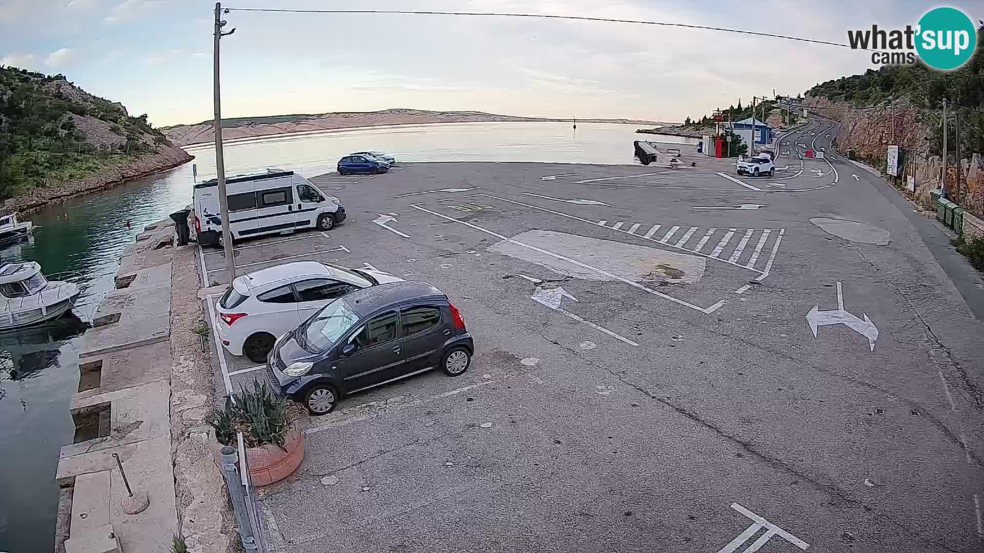 Webcam del puerto de ferris de Prizna – hacia la isla de Pag
