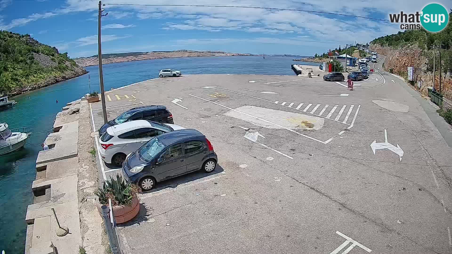 Spletna kamera trajektno pristanišče Prizna – proti otoku Pag