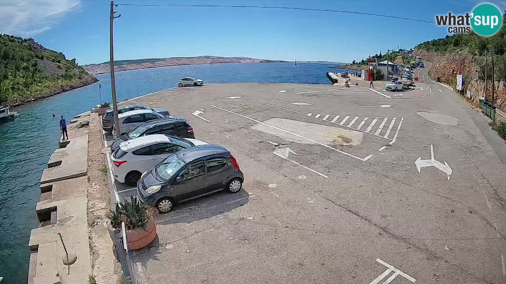 Spletna kamera trajektno pristanišče Prizna – proti otoku Pag
