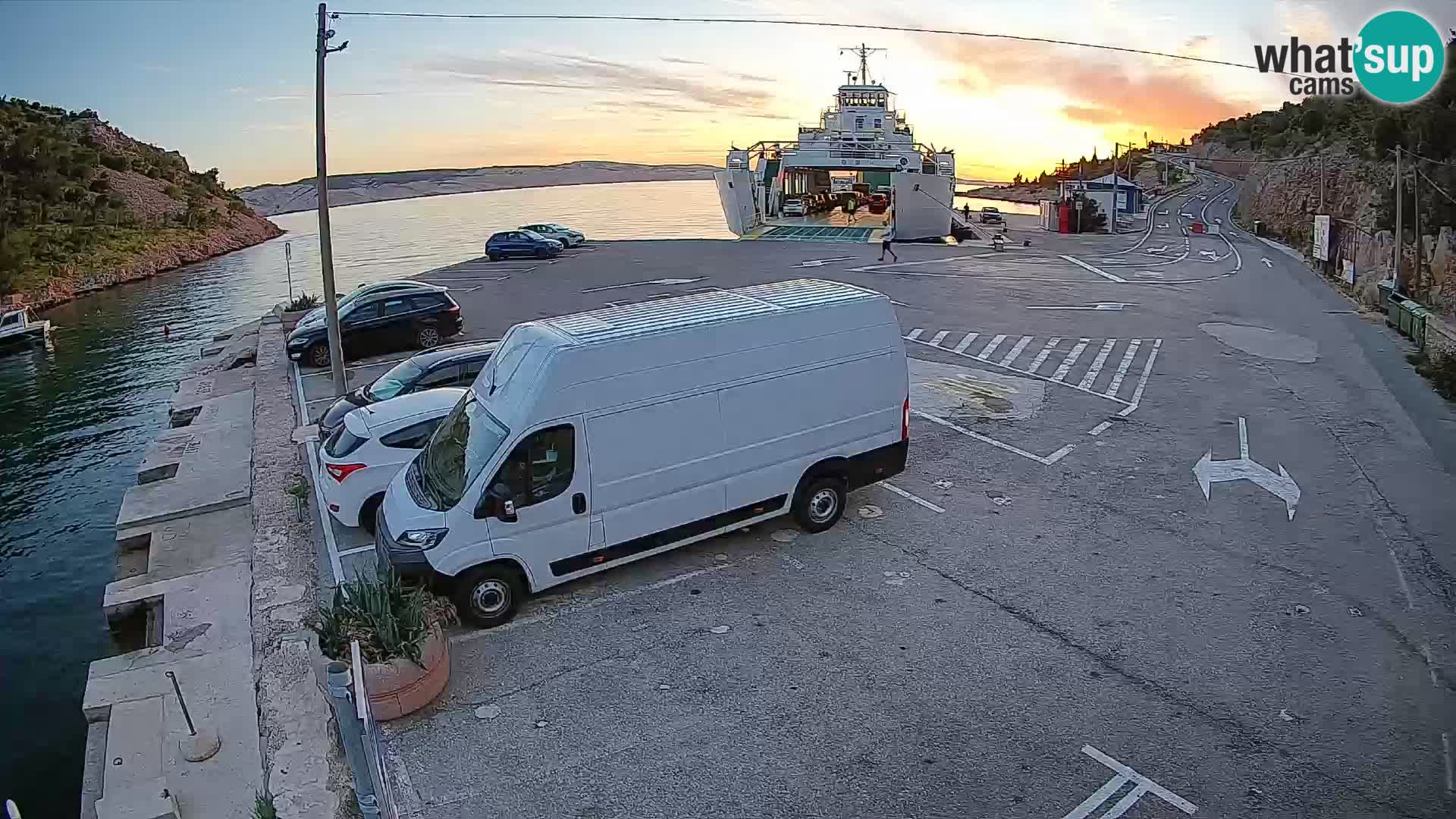Webcam del puerto de ferris de Prizna – hacia la isla de Pag