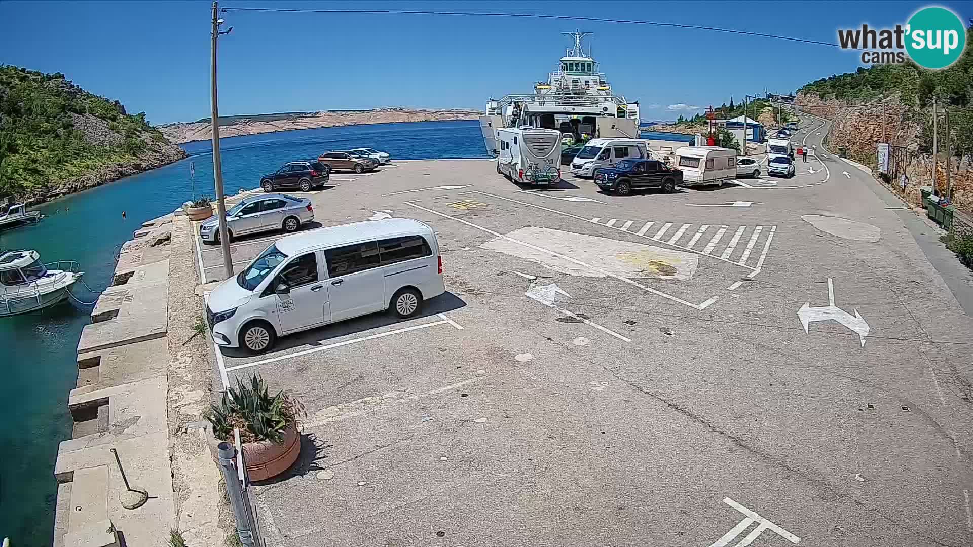 Webcam del puerto de ferris de Prizna – hacia la isla de Pag