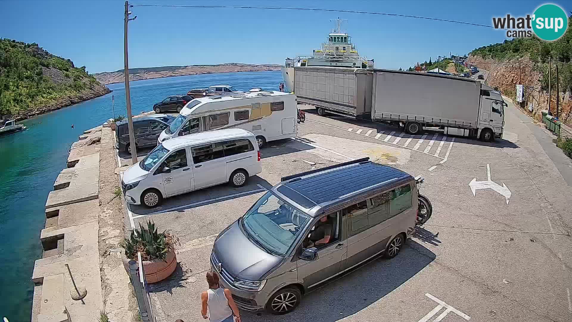 Webcam del puerto de ferris de Prizna – hacia la isla de Pag