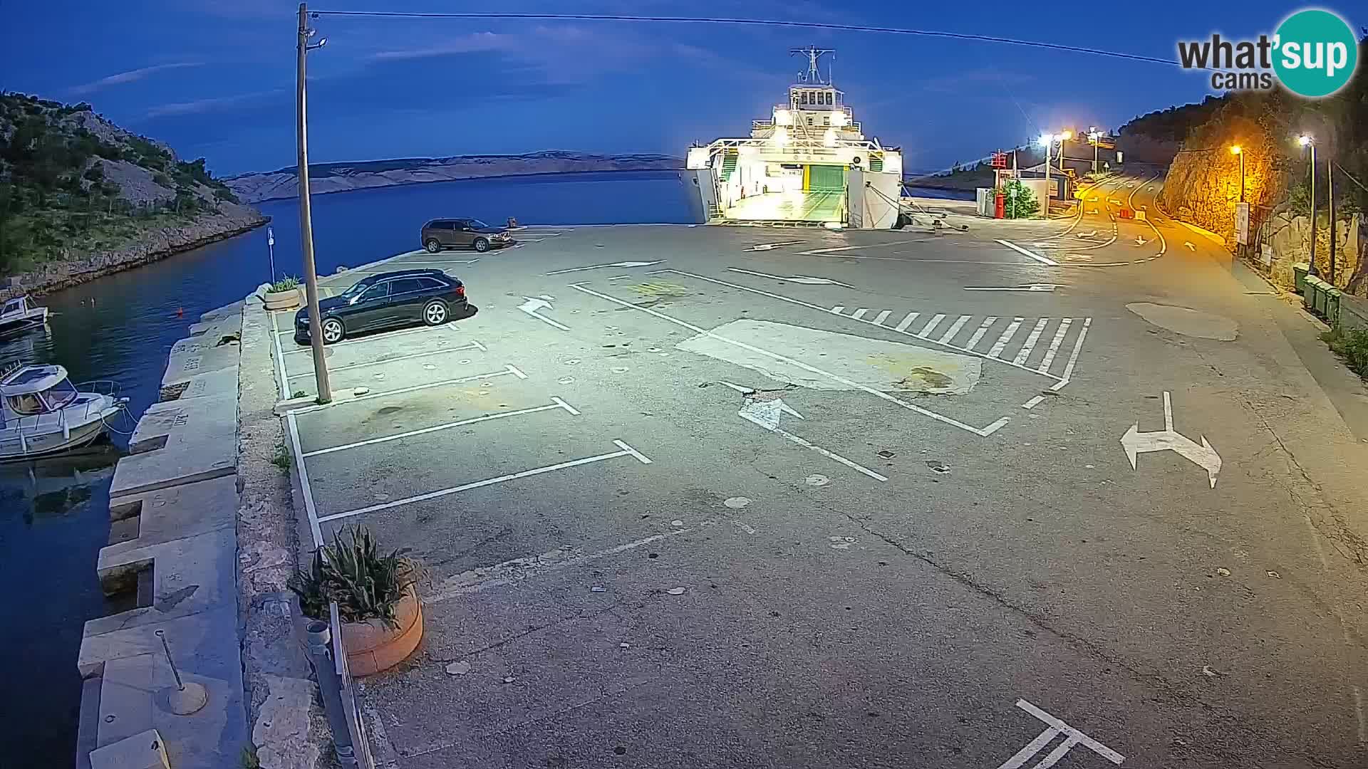 Webcam del puerto de ferris de Prizna – hacia la isla de Pag