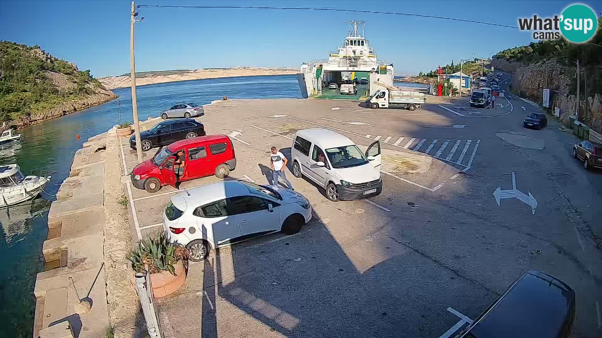 Webcam del puerto de ferris de Prizna – hacia la isla de Pag